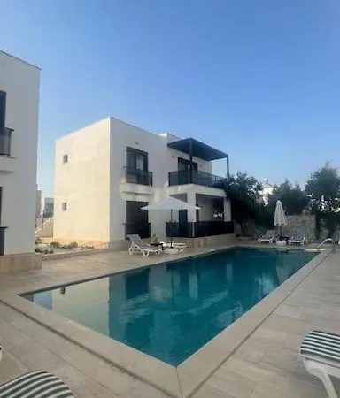 300m To 2 Bedroom Upstairs Flat With Pool B2 - Yeni Dunya *