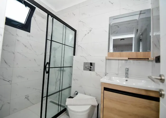 300m To 2 Bedroom Upstairs Flat With Pool B2 - Yeni Duenya *