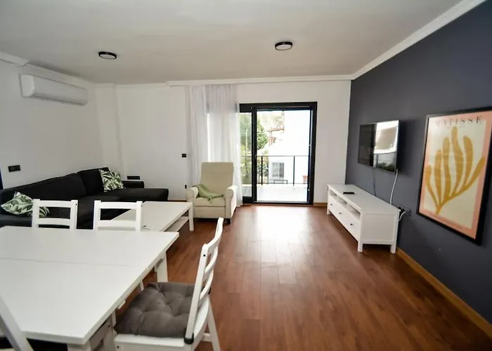 300m To 2 Bedroom Upstairs Flat With Pool B2 - Yeni Duenya Apartament