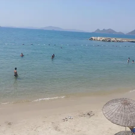 Apartment 300m To 2 Bedroom Upstairs Flat With Pool - Yeni Duenya B2 *