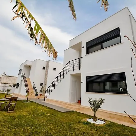 300m To 2 Bedroom Upstairs Flat With Pool - Yeni Duenya B2 Apartment