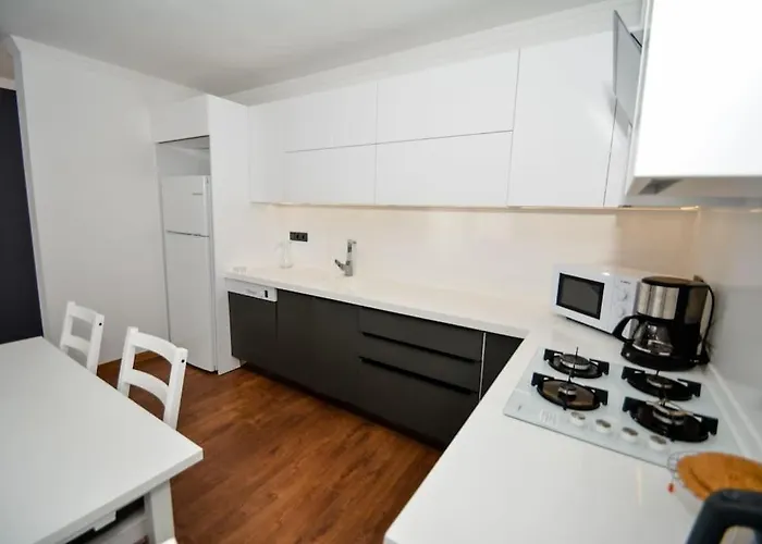 شقة 300m To 2 Bedroom Upstairs Flat With Pool B2 - Yeni Dunya