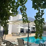 300m To 2 Bedroom Upstairs Flat With Pool B2 - Yeni Dunya Apartment *