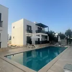 300m To 2 Bedroom Upstairs Flat With Pool B2 - Yeni Dunya *