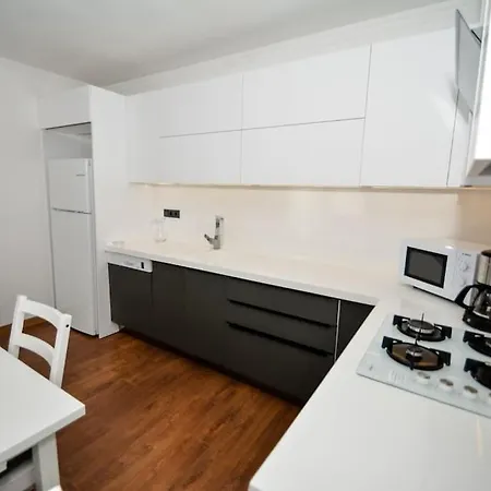 Apartment Brand New 2 Bedroom Floor Flat With Pool B2