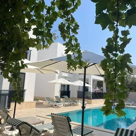 300m To 2 Bedroom Upstairs Flat With Pool B2 - Yeni Dunya Apartament *