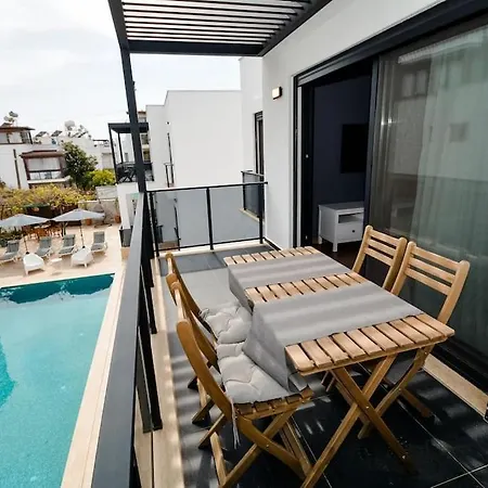 300m To 2 Bedroom Upstairs Flat With Pool B2 - Yeni Dunya