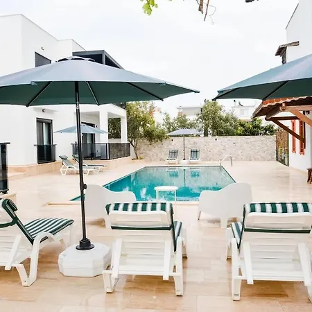 300m To 2 Bedroom Upstairs Flat With Pool B2 - Yeni Dunya Apartment *