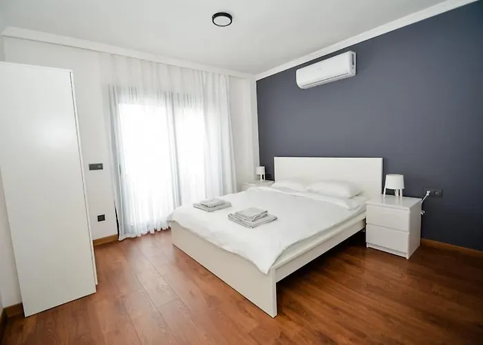 300m To 2 Bedroom Upstairs Flat With Pool B2 - Yeni Dunya Apartment *
