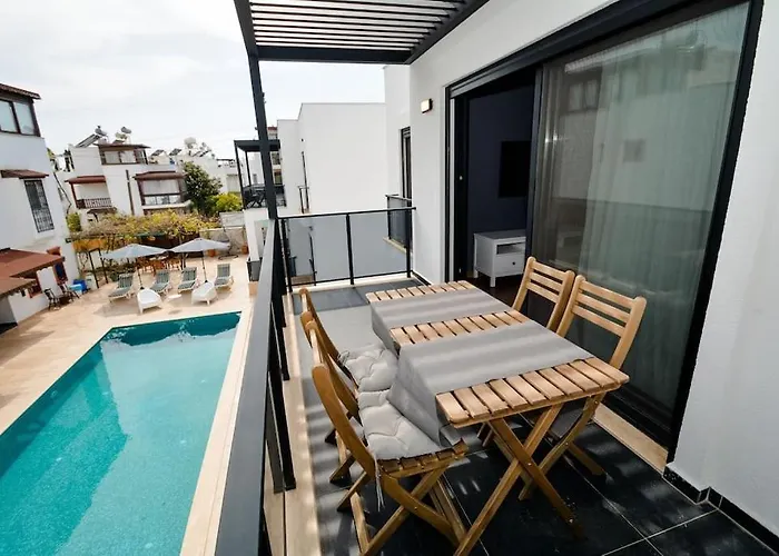 300m To 2 Bedroom Upstairs Flat With Pool B2 - Yeni Dunya