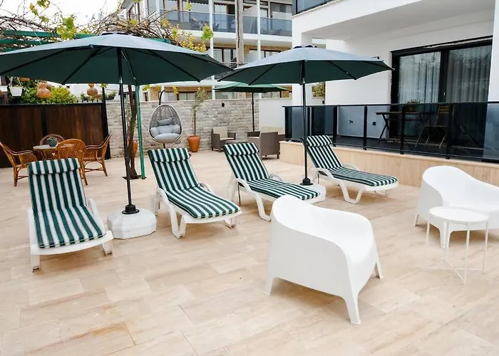 300m To 2 Bedroom Upstairs Flat With Pool B2 - Yeni Dunya 아파트
